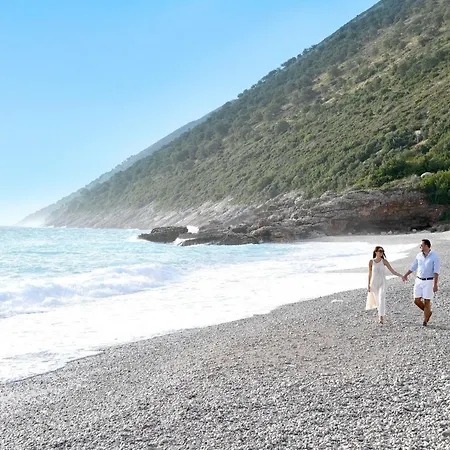 Green Coast بالاسي
